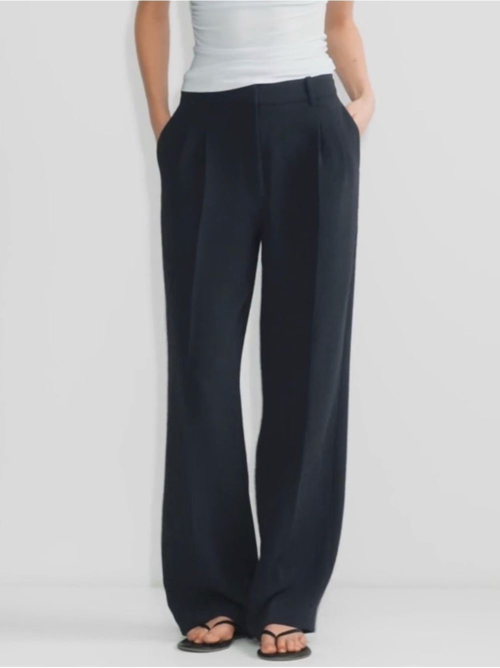 Aritzia Effortless Pant Crepette Black Wide-Leg Tailored Trousers Size 10